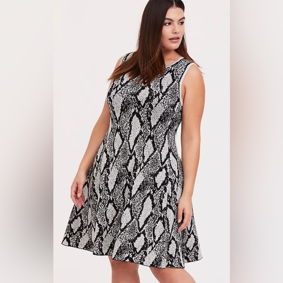 034 Torrid Sleeveless Snakeskin Trapeze Dress - Picture 5 of 5